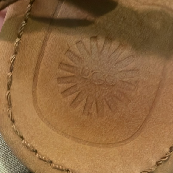 UGG sandles in EUC condition! Sz 9 - Picture 5 of 5
